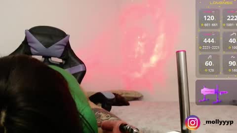 Snapshot of emmy_desirelle chatting on 10/27/25, 02:59 Emmy online show from 10/27/25, 02:59