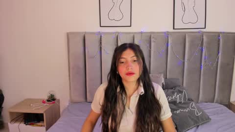 Snapshot of emmy_turnner chatting on 01/13/25, 12:13 Emily Laila online show from 01/13/25, 12:13