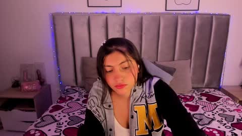 Snapshot of emmy_turnner chatting on 02/03/25, 12:03 Emily Laila online show from 02/03/25, 12:03