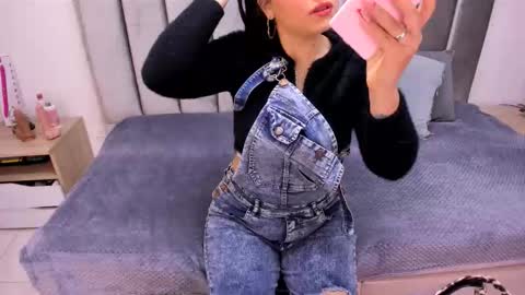 Snapshot of emmy_turnner chatting on 09/18/25, 11:45 Emily Laila online show from 09/18/25, 11:45
