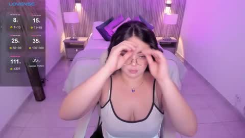 Emmy Walker online show from 10/18/25, 11:00