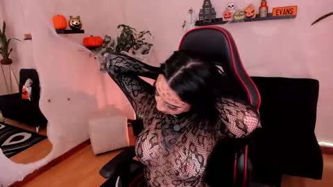 Emmy Evans  online show from 10/10/25, 08:41