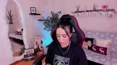 Emmy Evans  online show from 11/23/25, 07:46