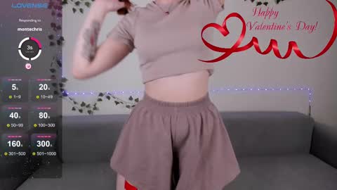 Snapshot of emmyflower chatting on 02/13/25, 05:33 emmyflower online show from 02/13/25, 05:33