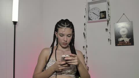Snapshot of emperatriiiz chatting on 12/21/24, 07:16 Emperatriz online show from 12/21/24, 07:16