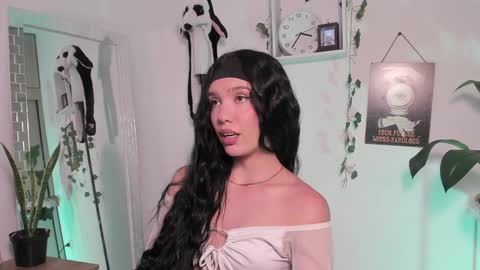 Snapshot of emperatriiiz chatting on 02/04/25, 08:38 Emperatriz online show from 02/04/25, 08:38