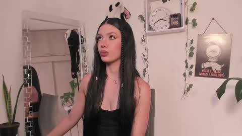 Snapshot of emperatriiiz chatting on 02/10/25, 08:42 Emperatriz online show from 02/10/25, 08:42