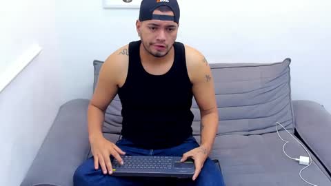 Snapshot of enrique_villa23 chatting on 01/07/25, 06:14 enrique online show from 01/07/25, 06:14