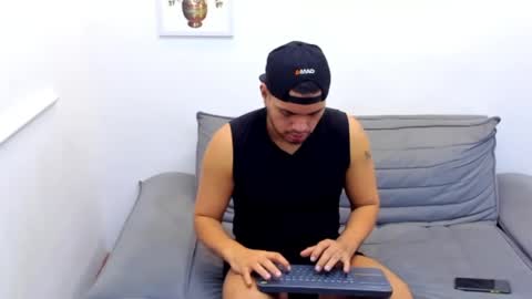 Snapshot of enrique_villa23 chatting on 01/13/25, 04:50 enrique online show from 01/13/25, 04:50