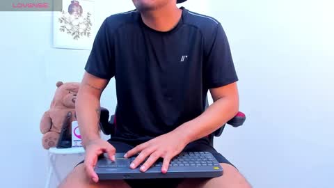 Snapshot of enrique_villa23 chatting on 01/25/25, 12:37 enrique online show from 01/25/25, 12:37