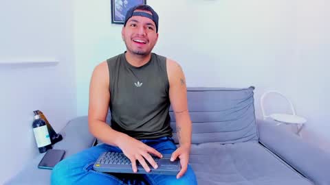 Snapshot of enrique_villa23 chatting on 02/10/25, 12:39 enrique online show from 02/10/25, 12:39