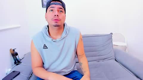 Snapshot of enrique_villa23 chatting on 02/13/25, 12:32 enrique online show from 02/13/25, 12:32