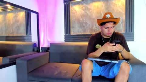 Snapshot of enrique_villa23 chatting on 09/13/25, 04:12 enrique online show from 09/13/25, 04:12