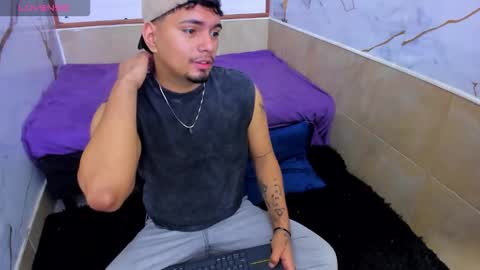 Snapshot of enrique_villa23 chatting on 09/28/25, 12:10 enrique online show from 09/28/25, 12:10