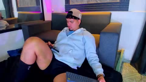 Snapshot of enrique_villa23 chatting on 10/03/25, 11:29 enrique online show from 10/03/25, 11:29