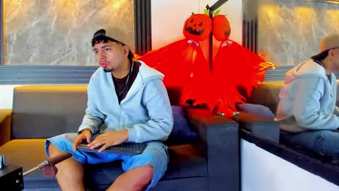 Snapshot of enrique_villa23 chatting on 10/09/25, 12:25 enrique online show from 10/09/25, 12:25