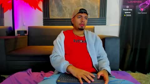 Snapshot of enrique_villa23 chatting on 10/14/25, 12:06 enrique online show from 10/14/25, 12:06