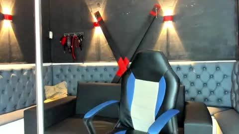 Snapshot of enrique_villa23 chatting on 10/15/25, 11:43 enrique online show from 10/15/25, 11:43