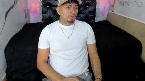 Snapshot of enrique_villa23 chatting on 10/24/25, 11:39 enrique online show from 10/24/25, 11:39