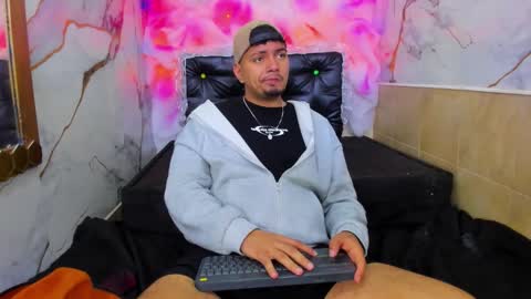 Snapshot of enrique_villa23 chatting on 10/26/25, 11:49 enrique online show from 10/26/25, 11:49