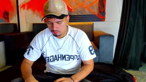 Snapshot of enrique_villa23 chatting on 10/29/25, 11:45 enrique online show from 10/29/25, 11:45