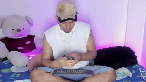 Snapshot of enrique_villa23 chatting on 11/16/25, 02:22 enrique online show from 11/16/25, 02:22