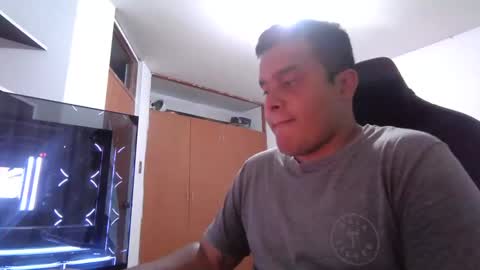 enriqueg15 online show from 11/17/25, 11:32