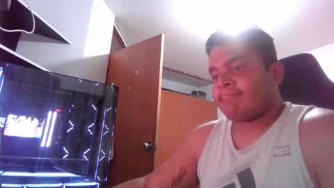 enriqueg15 online show from 11/22/25, 03:05