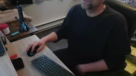 Snapshot of enthusiest chatting on 10/24/25, 04:58 Enthusiest online show from 10/24/25, 04:58