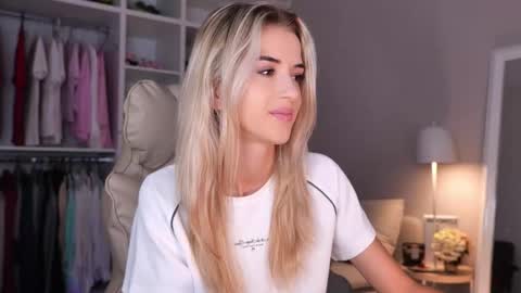 entya online show from 09/27/25, 08:41