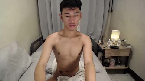 Snapshot of enzinoxx2024 chatting on 10/18/25, 07:42 enzo online show from 10/18/25, 07:42