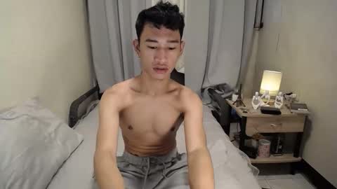 Snapshot of enzinoxx2024 chatting on 10/19/25, 05:08 enzo online show from 10/19/25, 05:08