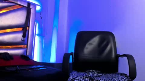 Snapshot of enzopratt chatting on 02/25/25, 06:03 Enzo Pratt online show from 02/25/25, 06:03