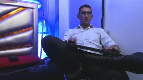 Snapshot of enzopratt chatting on 02/26/25, 06:15 Enzo Pratt online show from 02/26/25, 06:15