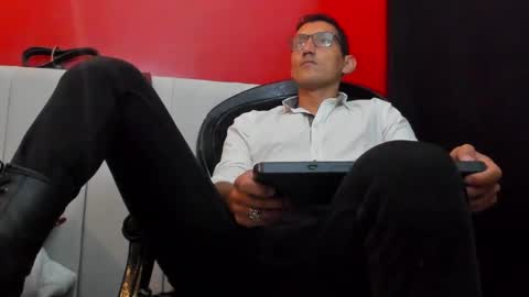 Snapshot of enzopratt chatting on 03/09/25, 03:43 Enzo Pratt online show from 03/09/25, 03:43