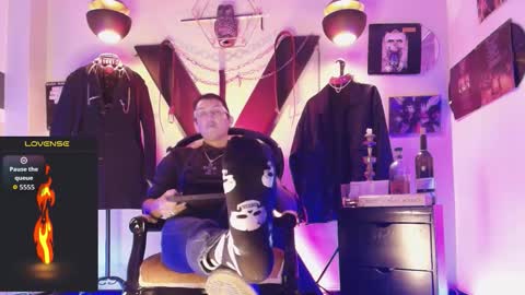Snapshot of enzopratt chatting on 10/17/25, 05:43 Enzo Pratt online show from 10/17/25, 05:43