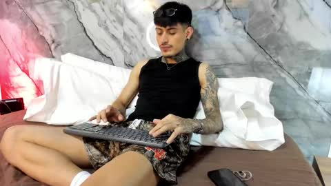Snapshot of enzorodriguezz chatting on 10/23/25, 12:37 Enzo Rodriguez online show from 10/23/25, 12:37