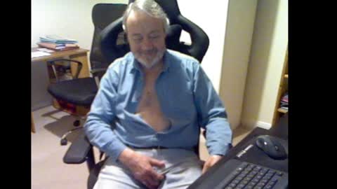Snapshot of erasmus_d chatting on 12/03/24, 05:45 erasmus_d online show from 12/03/24, 05:45