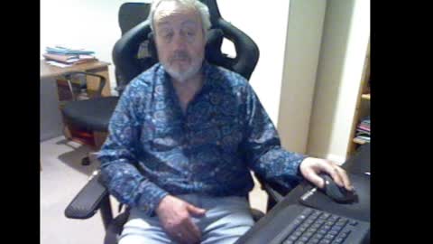 Snapshot of erasmus_d chatting on 01/12/25, 06:05 erasmus_d online show from 01/12/25, 06:05