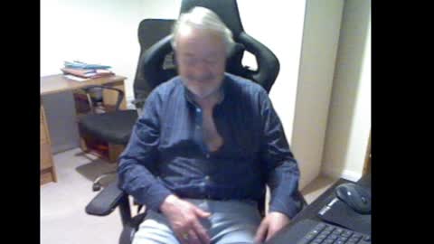 Snapshot of erasmus_d chatting on 01/19/25, 05:39 erasmus_d online show from 01/19/25, 05:39