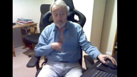 Snapshot of erasmus_d chatting on 01/31/25, 06:03 erasmus_d online show from 01/31/25, 06:03