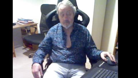 Snapshot of erasmus_d chatting on 02/02/25, 05:59 erasmus_d online show from 02/02/25, 05:59