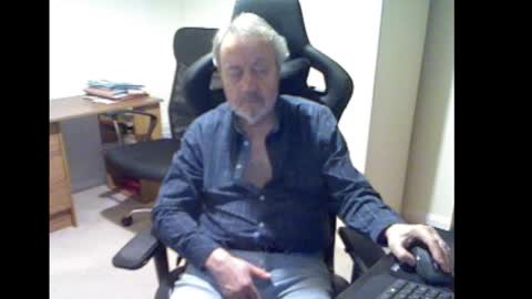 Snapshot of erasmus_d chatting on 02/22/25, 06:41 erasmus_d online show from 02/22/25, 06:41