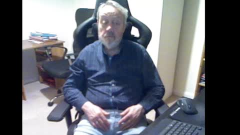 Snapshot of erasmus_d chatting on 03/02/25, 06:40 erasmus_d online show from 03/02/25, 06:40