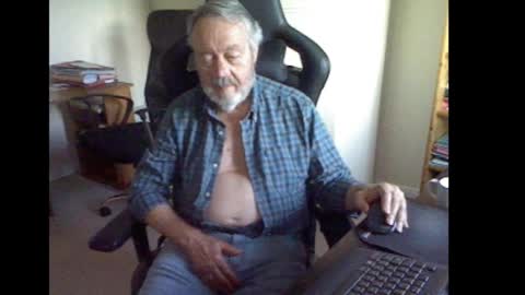 Snapshot of erasmus_d chatting on 09/30/25, 05:40 erasmus_d online show from 09/30/25, 05:40