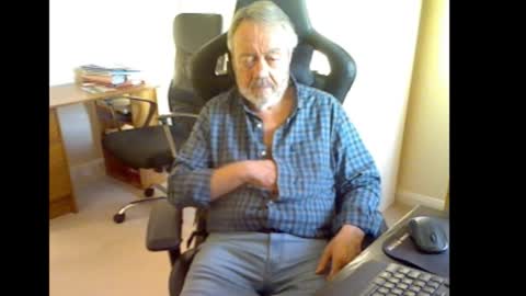 erasmus_d online show from 10/11/25, 04:27