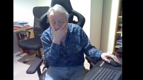 erasmus_d online show from 11/22/25, 06:51