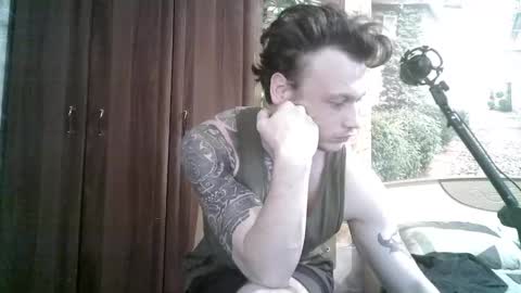 Snapshot of eric_the_vikking chatting on 09/13/25, 11:43 Eric online show from 09/13/25, 11:43