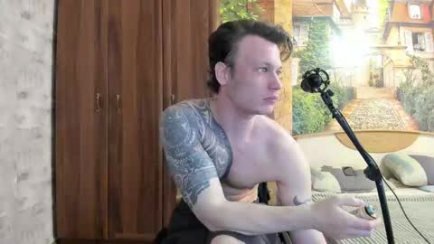 Snapshot of eric_the_vikking chatting on 09/29/25, 03:22 Eric online show from 09/29/25, 03:22