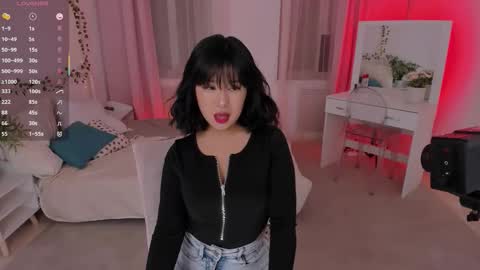 erika_kim online show from 10/18/25, 06:05